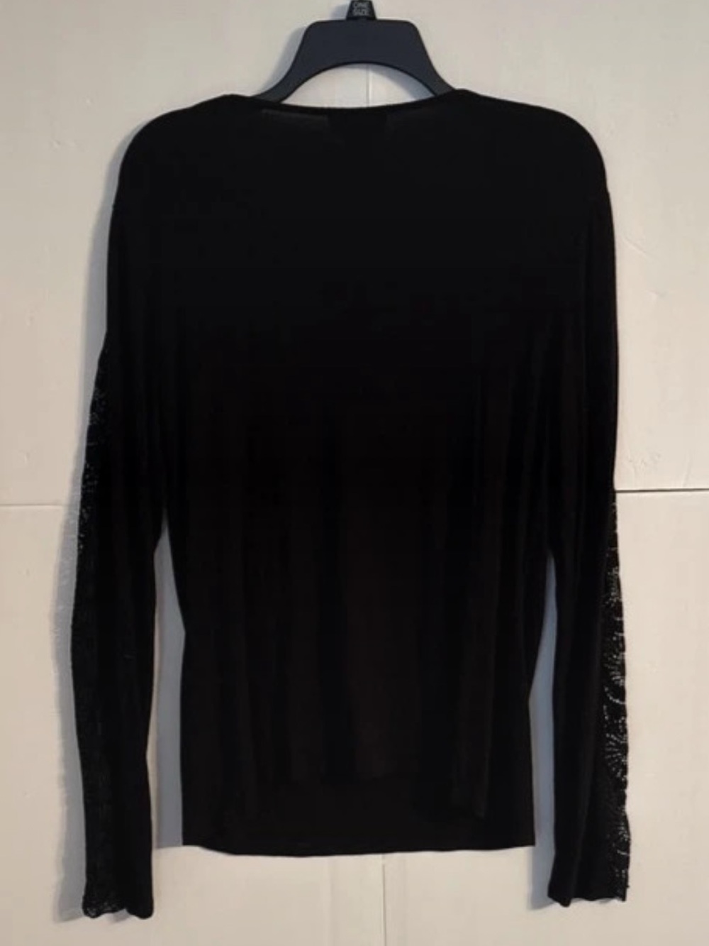 Carmen Marc Valvo Black Long-Sleeve Scoop Neck Knit Top